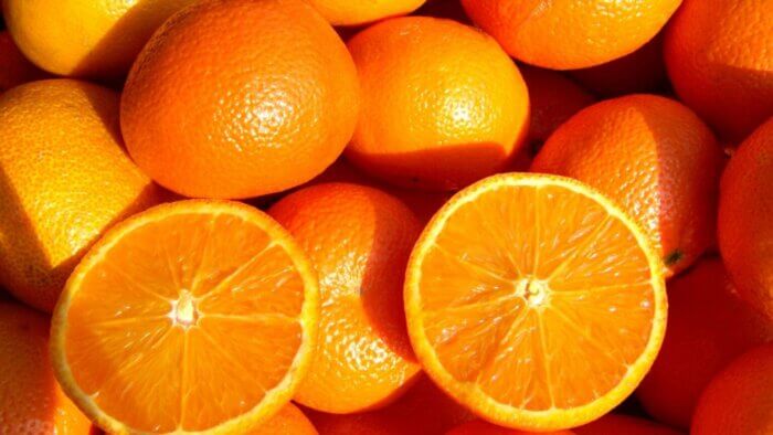 A pile of oranges